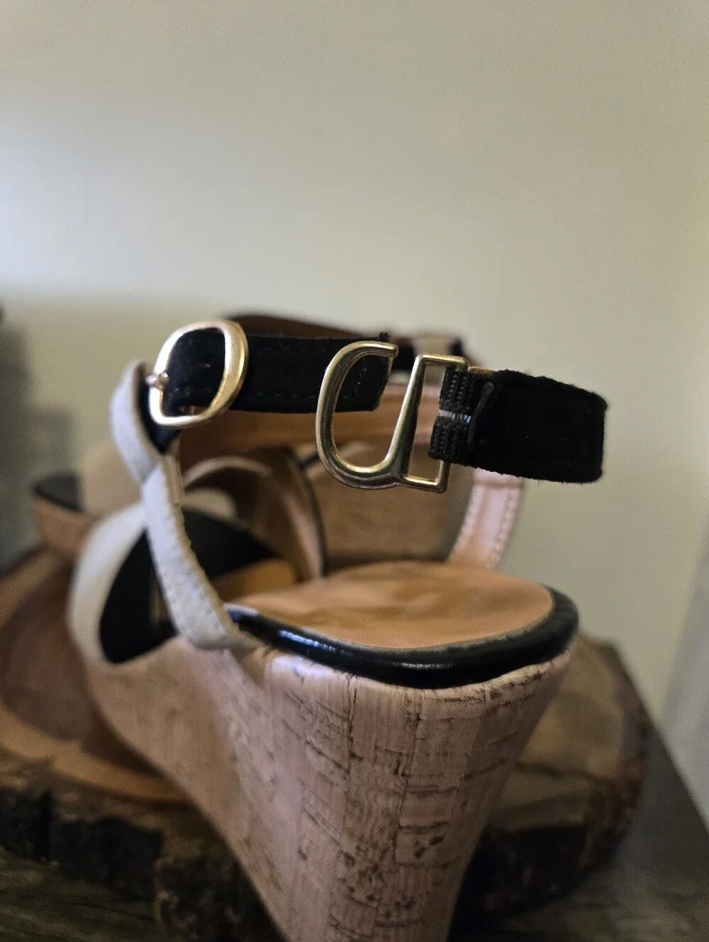 NEW Women’s Two-Tone Wedge Sandals in Black and Cream